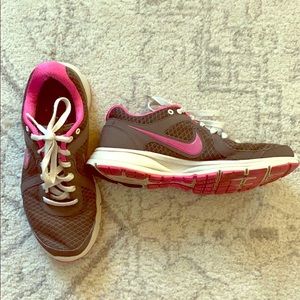 Nike sz 8.5 sneakers